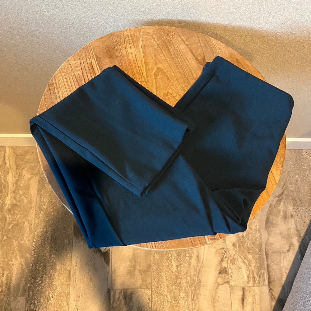 Ann Taylor Side Zip Ankle Pant in Bi-Stretch Preowned Size 2 Color Teal